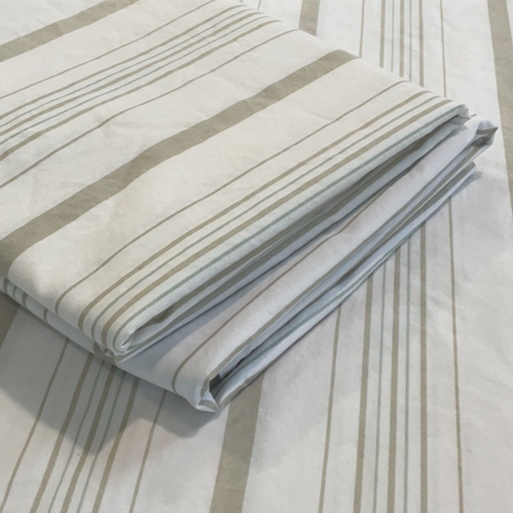 Simply Shabby Chic twin top sheet with two pillowcases
